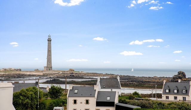 Sea View – House for 8 with Garden and Terrace