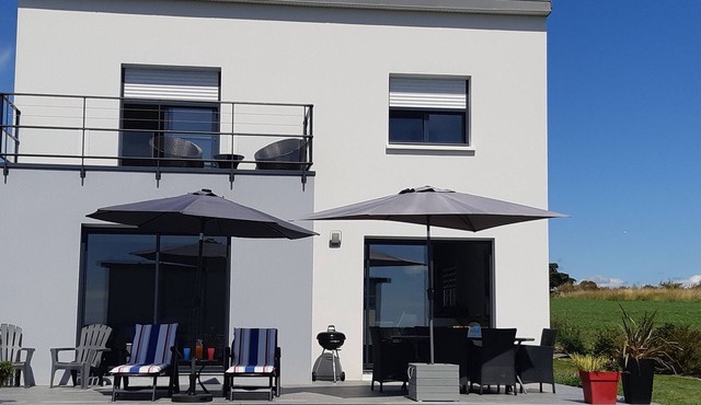 SEA VIEW HOUSE WITH ALL COMFORTS IN A QUIET LOCATION LARGE GARDEN CLOSE TO BEACHES