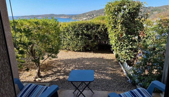Sea view. Luxury residence in a flower-filled park. 3-star rating