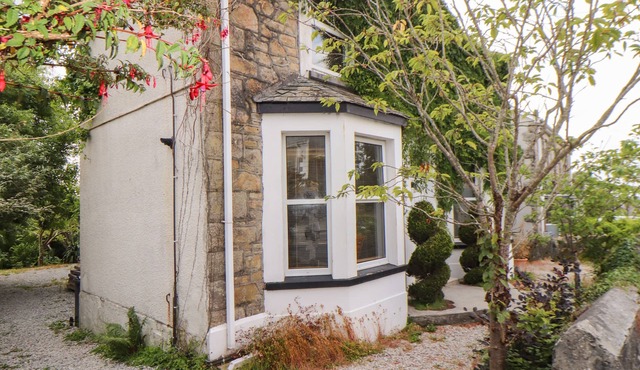 SEA VIEW, romantic, character holiday cottage in St Austell