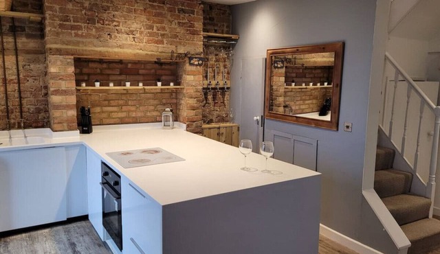 Sea View Sandgate - 3 double bed apartment overlooking beautiful Sandgate Beach in Folkstone