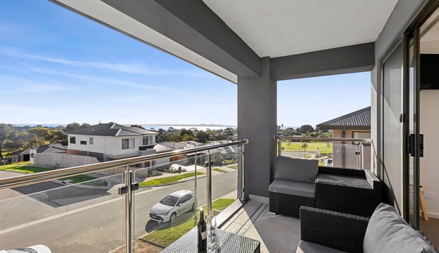 Sea View Seaside Retreat, Pet friendly.