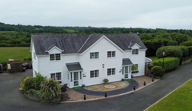 Sea View - sleeps 4 guests in 2 bedrooms