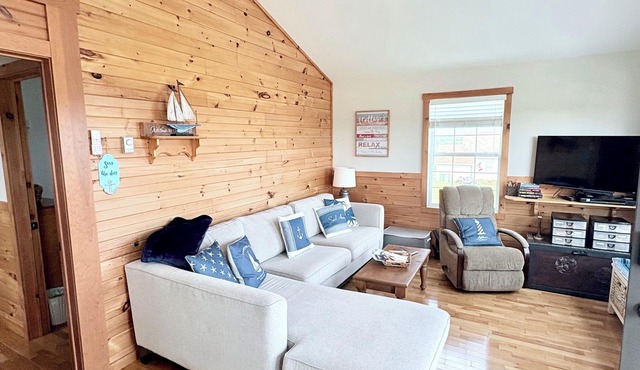 Sea View Stay & Play! Close to golf, beaches, waterfront and more!