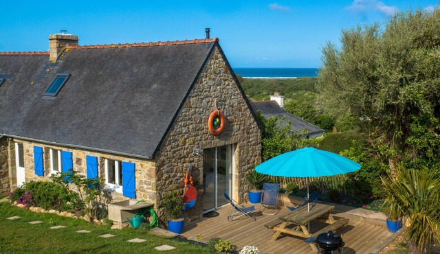 Sea view, stone house between Crozon Camaret, Wifi, closed, bright garden
