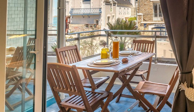 Sea View Studio, WiFi, in Larmor-Plage, 4 Guests