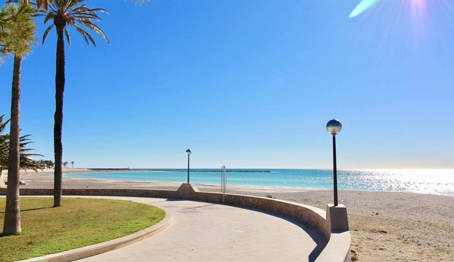 Sea view terrace in the village of L'Hospitalet del Infant. On foot of everything