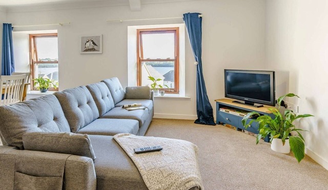 Sea view, top floor coastal apartment on the marina