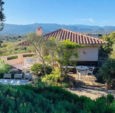 Sea view villa - Cala Rossa private park