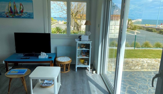 Sea view villa, sleeps 4.
