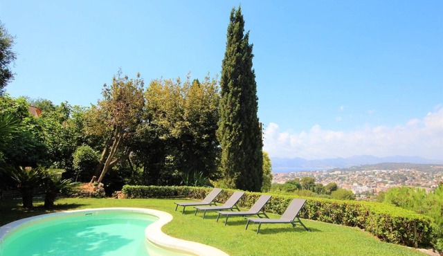 Sea View Villa with Pool et Garden – Le Cannet, 3 km from Cannes