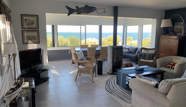 Sea View with Direct Access to the Beach