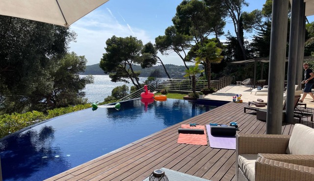 Sea View with Pool, 5 Minutes from the Beach