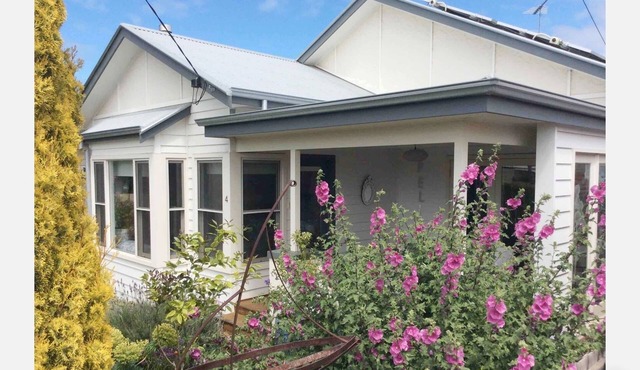 Sea views ! 50 metres to water ! Luxury King bed. Lounge,Kitchen,verandah.