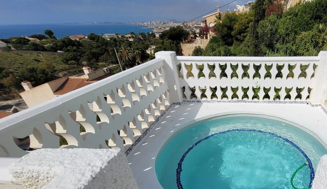 Sea views, air-co. WIFI, small pool.