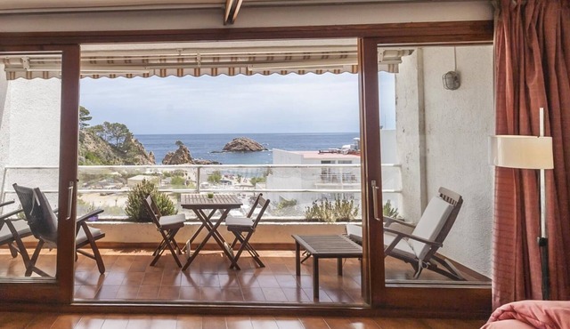 SEA VIEWS APARTMENT ON THE BEACH
