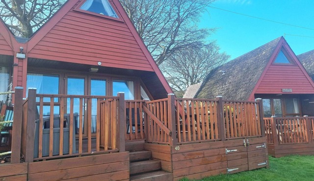 SEA VIEWS at Coastal chalet in Kingsdown Park with pool & tennis court onsite.