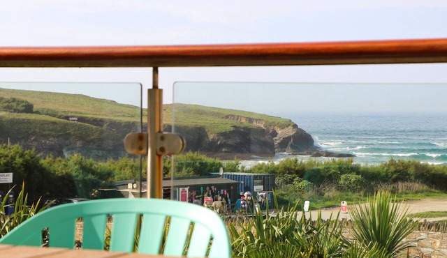Sea views, balcony overlooking the bay, dog friendly two storey apartment