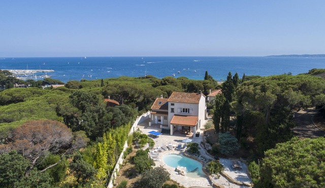 Sea views, heated pool, 300m from beach in Sainte Maxime, near St Tropez