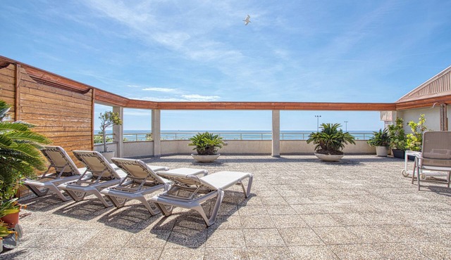 Sea views. Large solarium terrace. Private. For exclusive use.