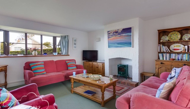 SEA VIEWS, pet friendly, country holiday cottage in West Bexington