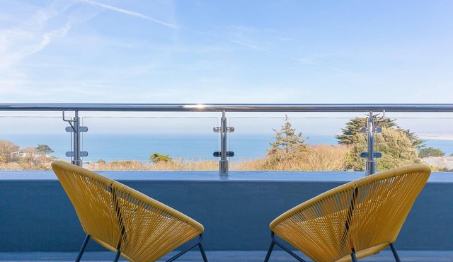 SEA VISTA, pet friendly, character holiday cottage in Carbis Bay