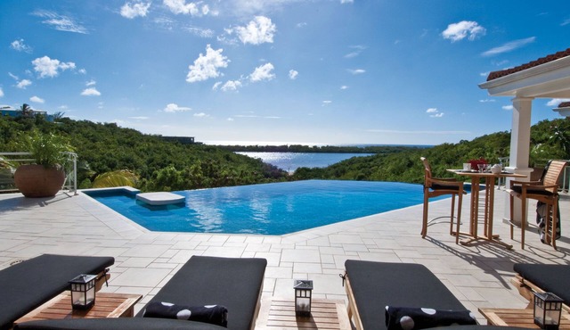 Sea Vous Play (2/4 Rooms)