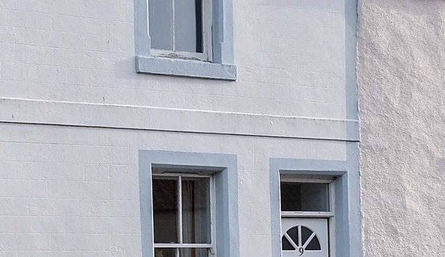 Sea Whisper- lovely home in charming village