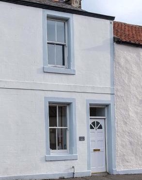 Sea Whisper- lovely home in charming village