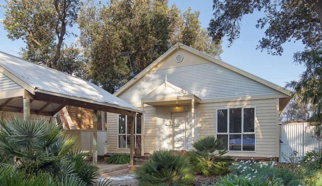 Sea Whispers at Silverleaves