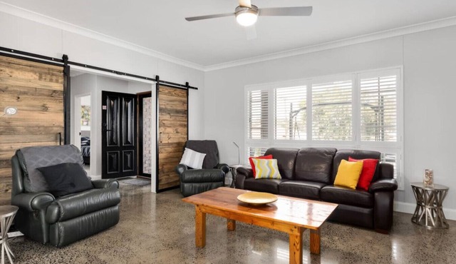 Sea Whispers, family and dog friendly