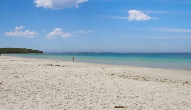 Sea Whispers – minutes walk to beach