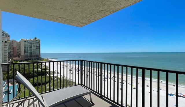 Sea Winds 1001: Amazing View! Beach Front Condo