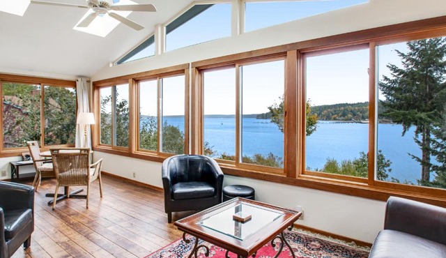 Seabeck House & Cottage on Hood Canal