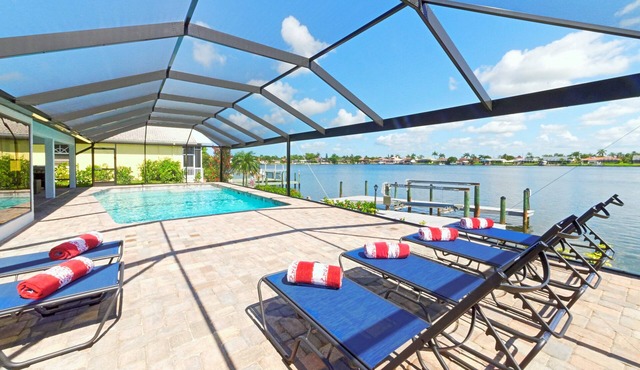 SEABIM Villa TRENDALIA - Modern style, big pool, Lake view, Gulf access