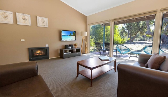 Seabird - Waterfront Retreat: Secluded lodges perfect for nature lovers