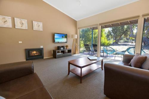 Seabird - Waterfront Retreat