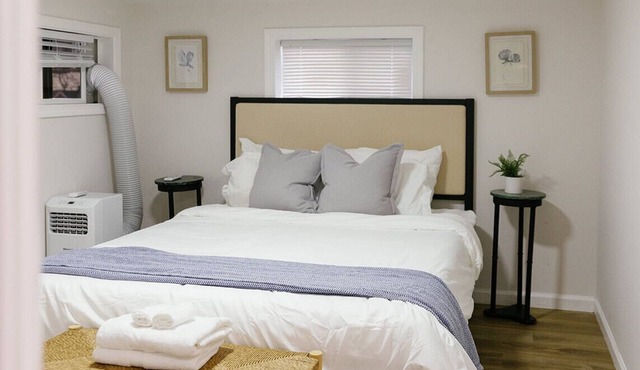 Seabiscuit Loft - Studio Stay in Downtown Lexington