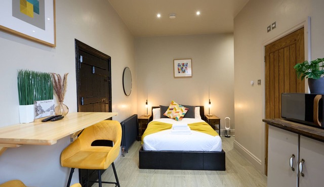 Seabiscuit Studio by Stone Pit Apartments