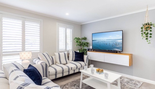 Seabreeze, 18 Abel Place - fantastic holiday house on the beach