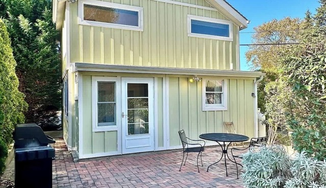 Seabreeze #3: Cozy Cottage by the beach