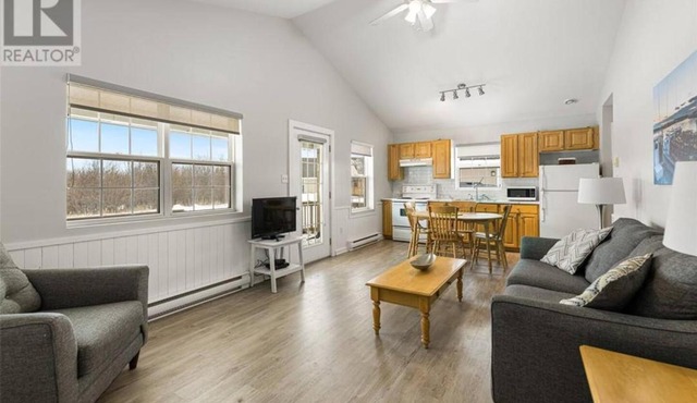 Seabreeze Aboiteau Cottage - beach access