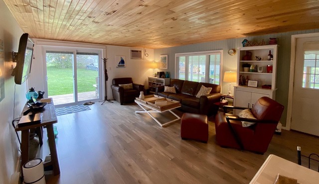 Seabreeze Chalet ~ 3 bedroom Cottage 30 seconds from the beach