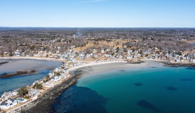 Seabreeze Cottage, steps to Kennebunk's Beaches