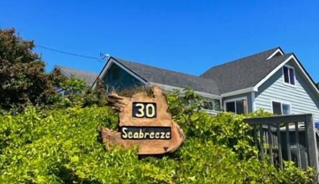 Seabreeze-Dog Friendly-Ocean View 4 Bedroom w/Fenced Yard