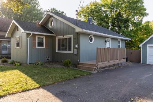 Seabreeze Lakeside Getaway