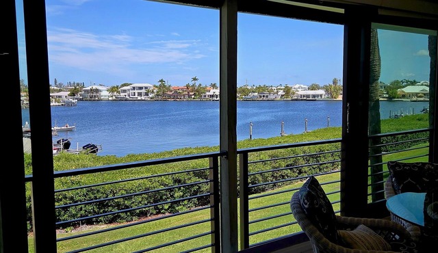 Seabreeze Sanctuary: 2BR/2BA Waterfront Condo - Stunning Views & Prime Location