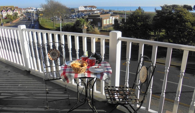 Seabreeze, Seafront Location, location, location!