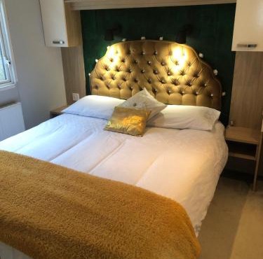 Seabreeze, Utopia, walking distance to beach, 5 Star Shorefield Country Park, Milford on Sea, Shorefield Road, SO41 0LH, United Kingdom