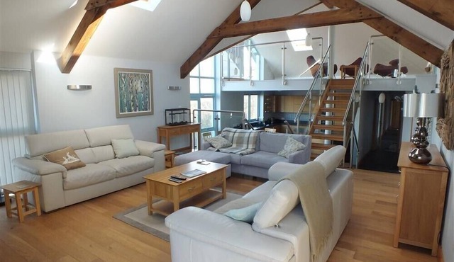 SEABROOK, family friendly, country holiday cottage in Broad Haven